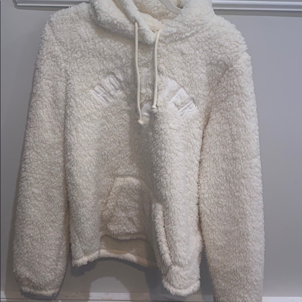 Hollister fluffy sweatshirt